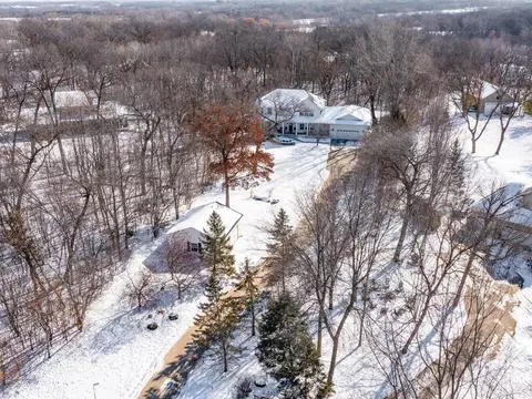 24741 Southern Oaks Cir, Lakeville, MN 55044