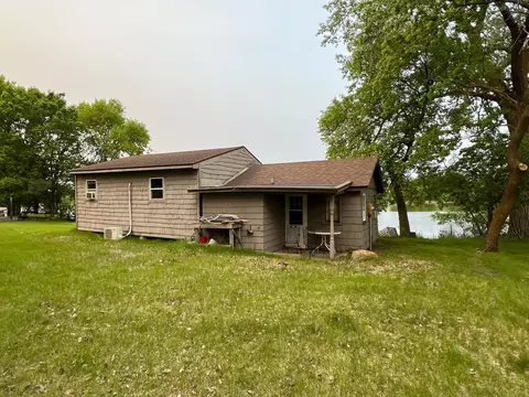 114 Lakota Is, Big Stone City, SD 57216