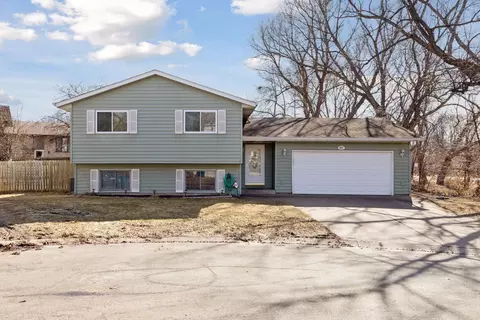 937 10th St SW, Forest Lake, MN 55025