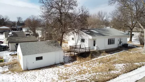 401 W Douglas Ave, Fergus Falls, MN 56537