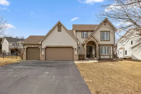 646 Landau Dr, Woodbury, MN 55125