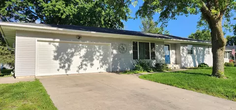 317 4th St NE, Grand Meadow, MN 55936