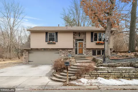 208 Glenmar Ave, Mahtomedi, MN 55115