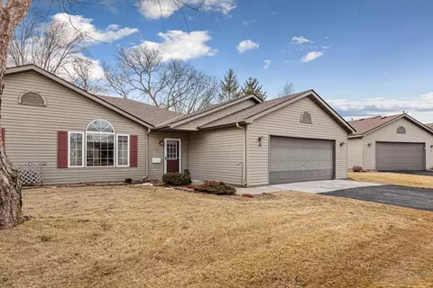 15 Carriage Ln, Owatonna, MN 55060