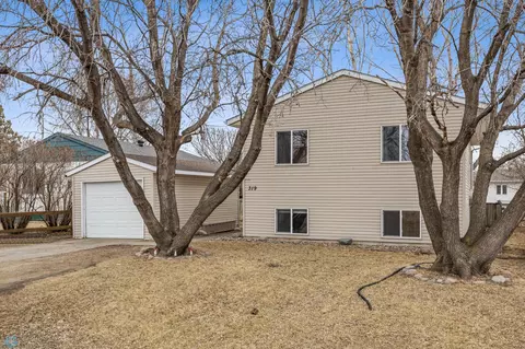 319 6th Ave, Mapleton, ND 58059
