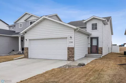 1166 Albert Ct W, West Fargo, ND 58078