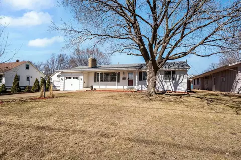 517 Broadway St E, Osseo, MN 55369