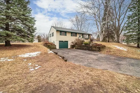 6560 3rd Street Ct N, Oakdale, MN 55128