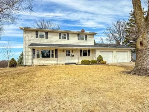 306 E 5th St N, Truman, MN 56088