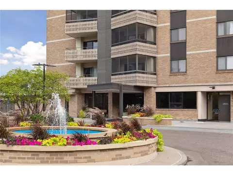 400 Groveland Ave #813, Minneapolis, MN 55403