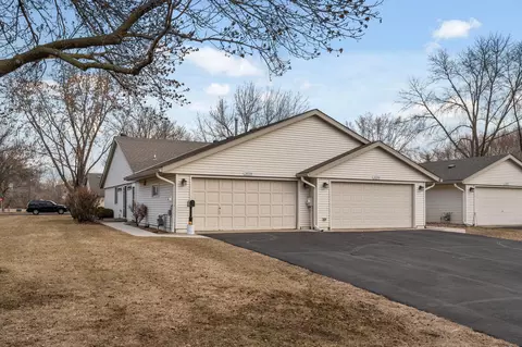 20288 Hunter Ct, Lakeville, MN 55044