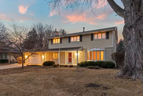 1724 Skillman Ave W, Roseville, MN 55113