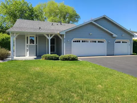 617 Meadowwood Dr, Brooklyn Park, MN 55444