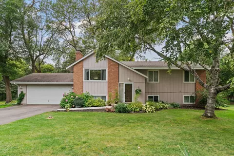 7760 Heritage Rd, Eden Prairie, MN 55346