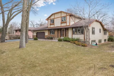 8325 Fairchild Ave, Mounds View, MN 55112