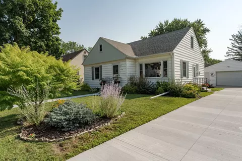 1214 10 12 Ave NW, Rochester, MN 55901