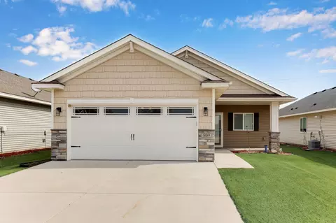 809 Golden Way NW, Isanti, MN 55040