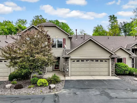 29561 Mentzer Ct, Lindstrom, MN 55045