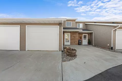 296 Nicole Ln #4C, River Falls, WI 54022