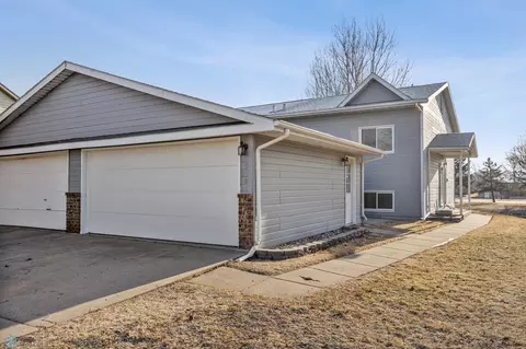 2828 26th Street Cir S, Moorhead, MN 56560