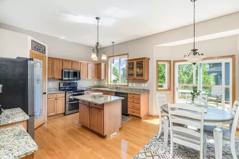 2127 Ormond Dr, Shakopee, MN 55379 photo 4