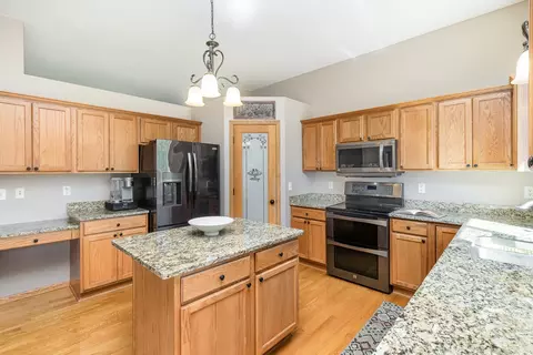2127 Ormond Dr, Shakopee, MN 55379 photo 5