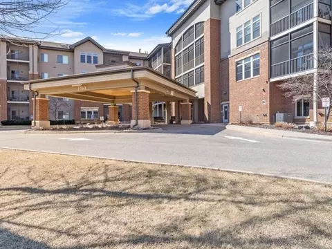 7100 Metro Blvd #203, Edina, MN 55439