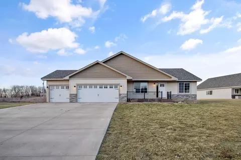 702 Hilltop Ln, Saint Croix Falls, WI 54024