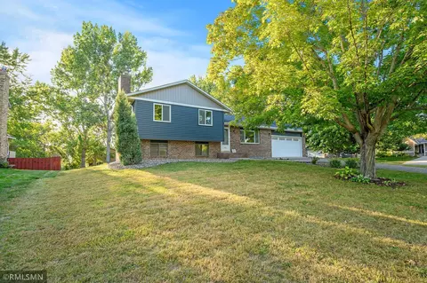2612 Kempston Dr, Woodbury, MN 55125