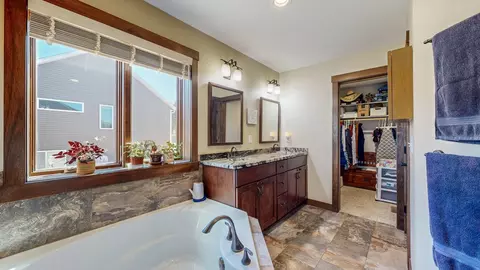 Bath - 470 12th St NW, Byron, MN 55920 photo 5 of 6