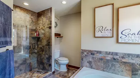 Bath - 470 12th St NW, Byron, MN 55920 photo 4 of 6