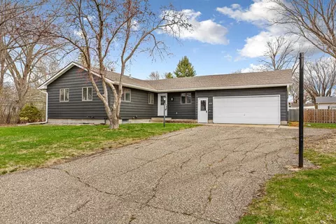 15 Cora Ct, Mankato, MN 56001