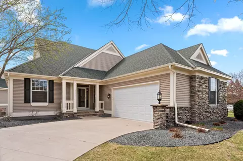 9946 Wellington Ln, Woodbury, MN 55125
