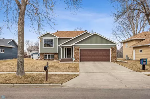 2521 34th Ave S, Fargo, ND 58104