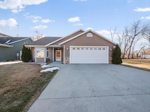 214 Rodeo Rd, Alexandria, MN 56308
