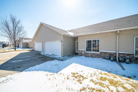 5242 Supalla Ct NW, Rochester, MN 55901