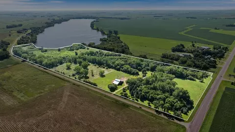 2711 Lochland Hills Dr, Marshall, MN 56258