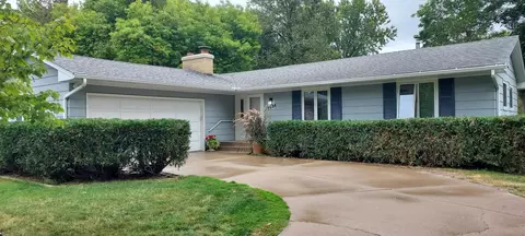 3008 Highcrest Rd, Roseville, MN 55113