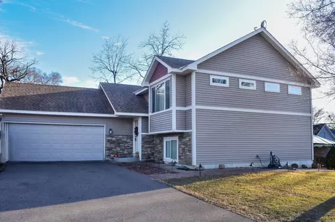 370 20th St, Newport, MN 55055