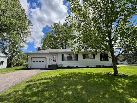 314 6th St NW, Little Falls, MN 56345
