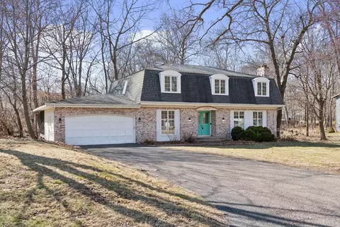 2715 Urbandale Ln N, Plymouth, MN 55447