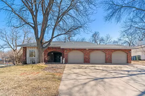 7670 Lanewood Ln N, Maple Grove, MN 55311
