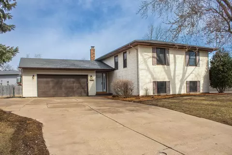 6962 37th St N, Oakdale, MN 55128