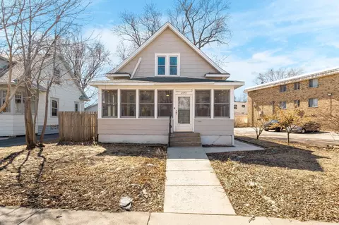 2040 Saint Anthony Ave, Saint Paul, MN 55104