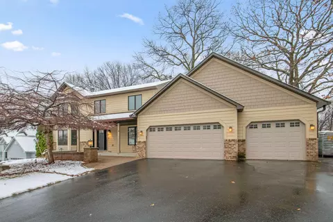 4872 Four Seasons Dr, Eagan, MN 55122