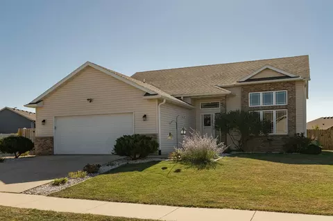 2565 Heartland Dr NW, Rochester, MN 55901