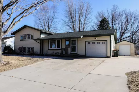 713 Elm Ave, Gaylord, MN 55334