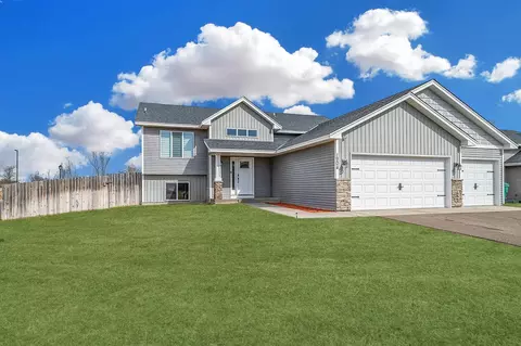 1204 17th Ave SE, Cambridge, MN 55008