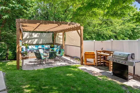 4860 W 64th St, Edina, MN 55435