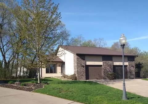 608 Woodridge Ct, Menomonie, WI 54751